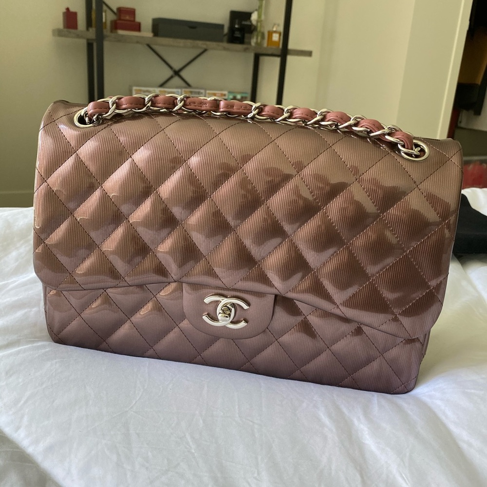 CHANEL Jumbo Classic Flap Patent Lambskin - Picture 6 of 16